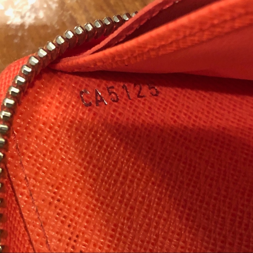 LV Epi leather wallet - Picture 9 of 9